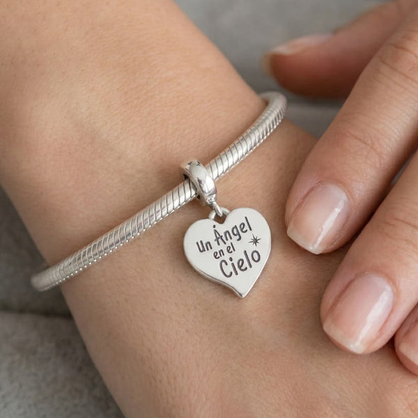 Charm Un Ángel en el Cielo