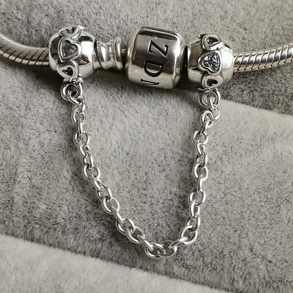 Cadena de Seguridad Corazones y Brillos