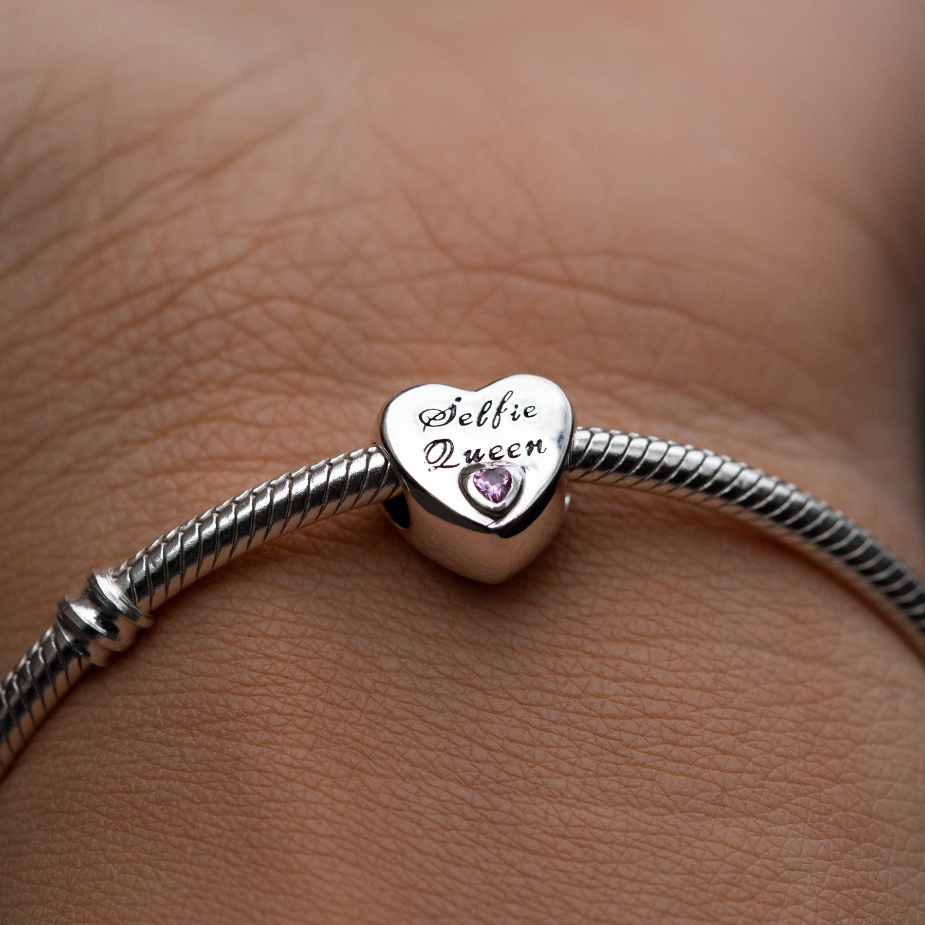 Charm Corazón Selfie Queen