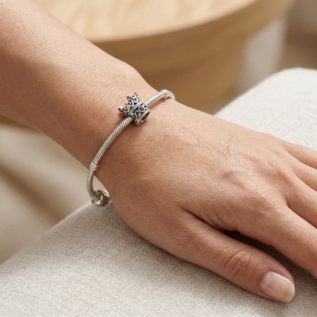 Charm Corona Real de Reina