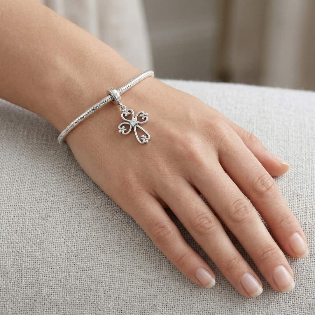 Charm Cruz Redondeada