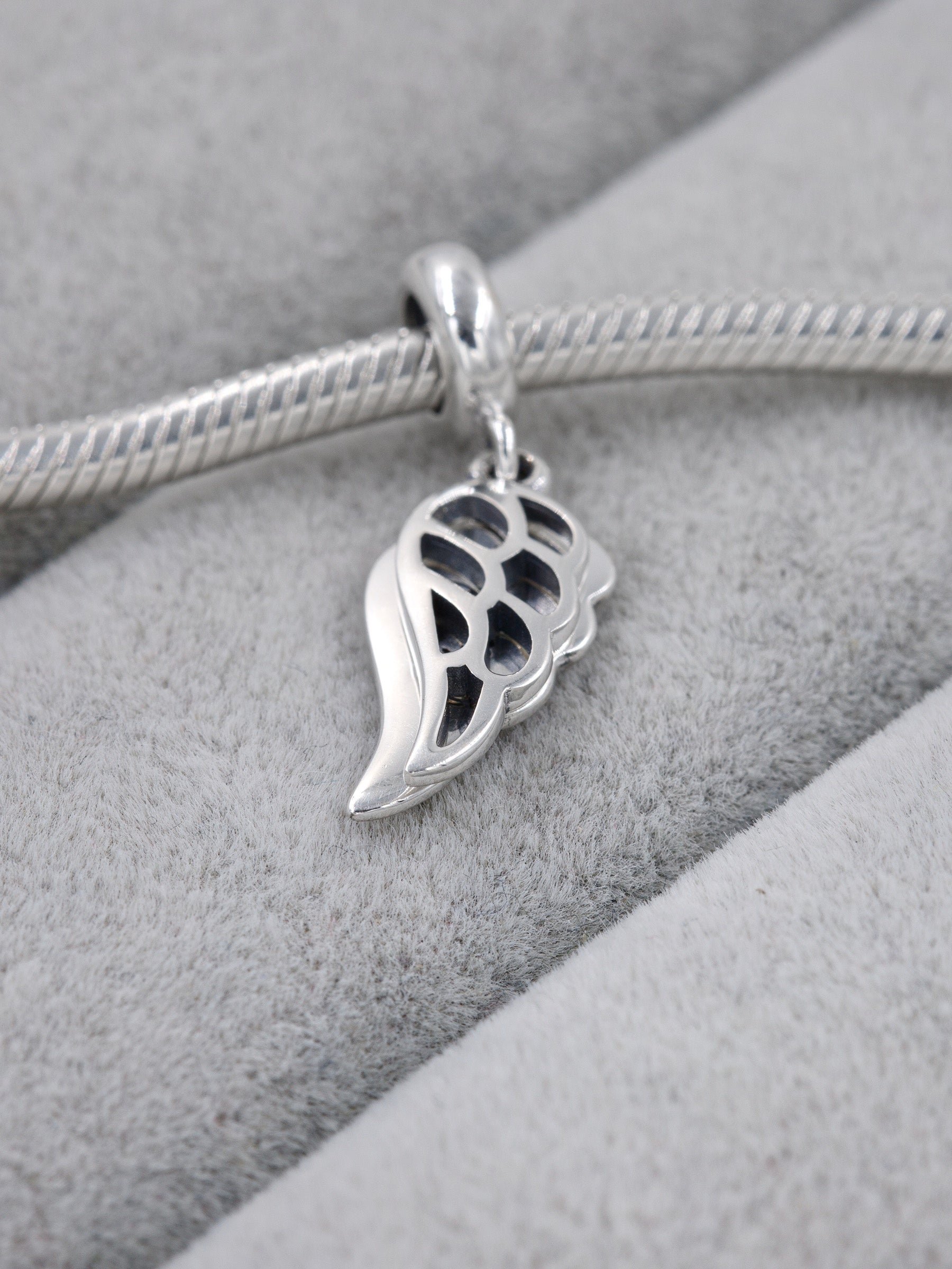 Charm Alas de Esposo