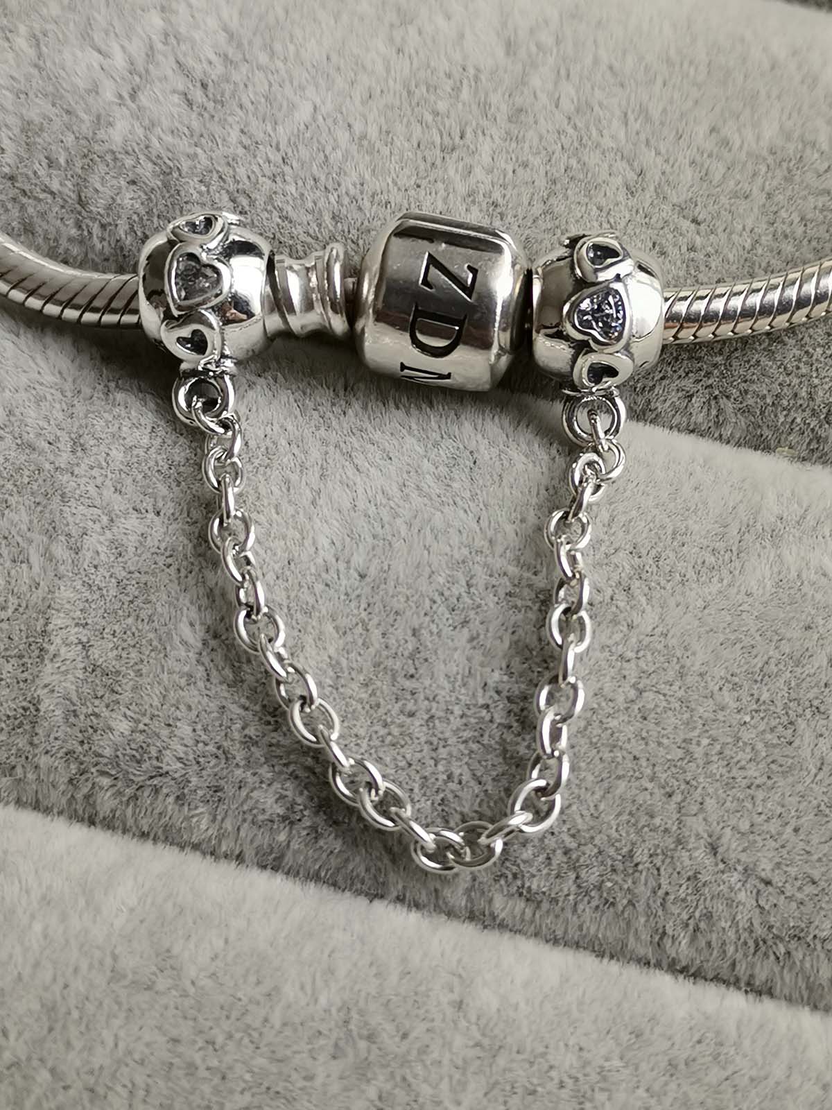 Cadena de Seguridad Corazones y Brillos