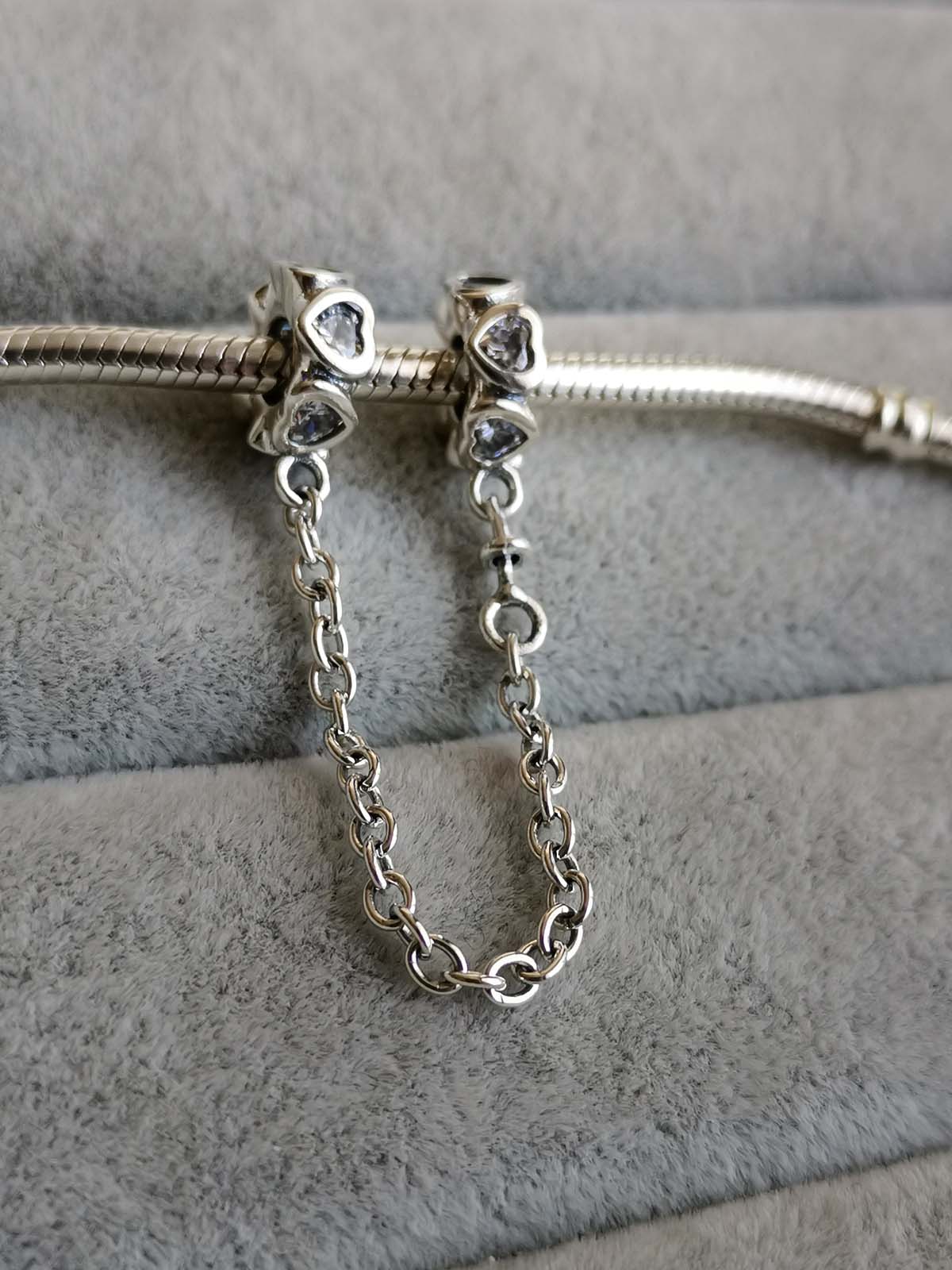 Cadena de Seguridad Corazones Blancos