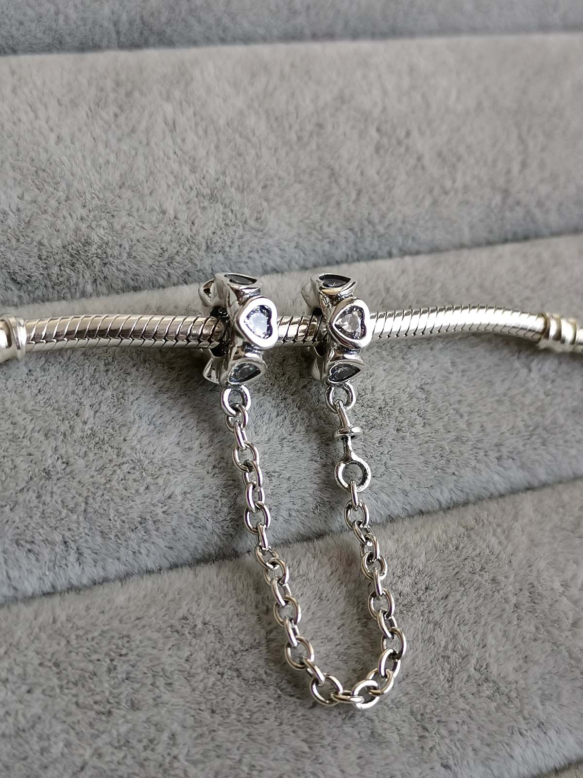 Cadena de Seguridad Corazones Blancos