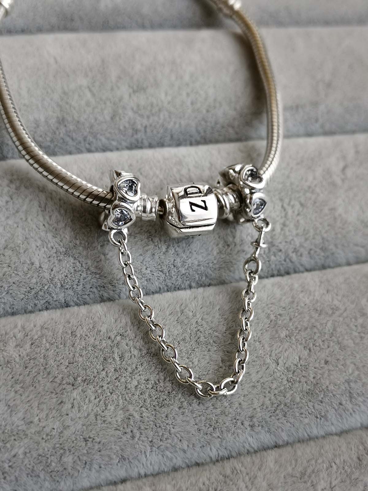 Cadena de Seguridad Corazones Blancos