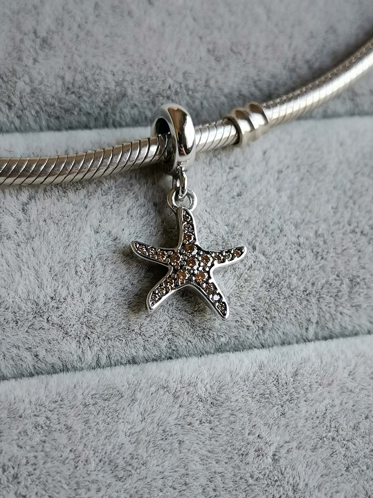 Charm Estrella de Mar Brillos