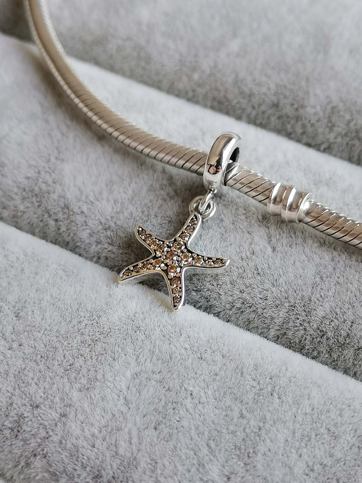 Charm Estrella de Mar Brillos