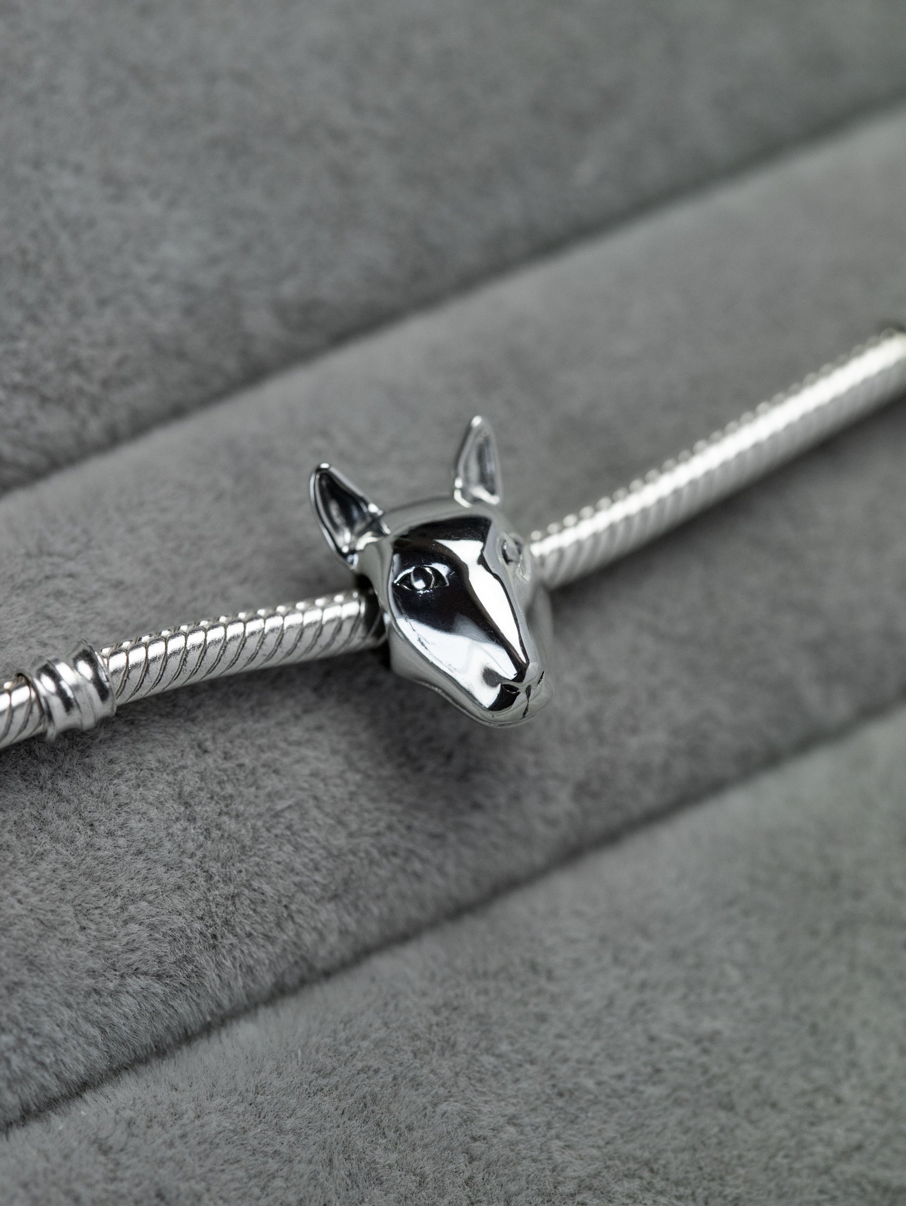 Charm Cabeza Bull Terrier